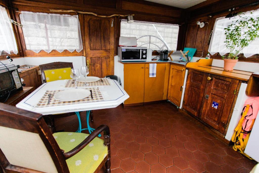 Botel Péniche - Le Nénuphar *